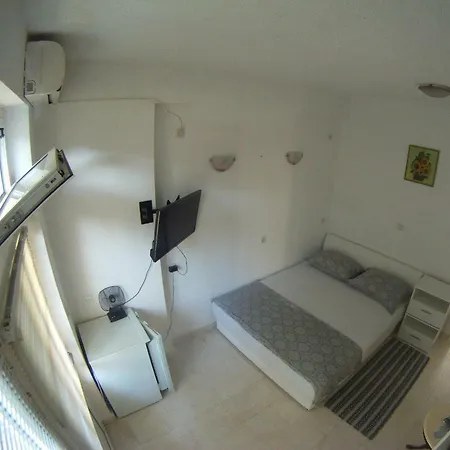 Salona Suite Πανσιόν 3*